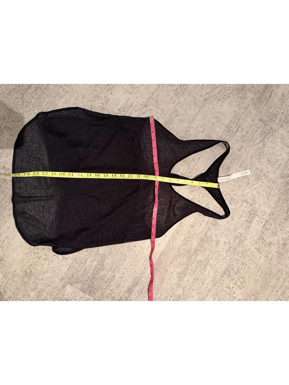 NWOT Sheer Printed Black Lululemon Athletica Twist & Train Tank size 6 - Picture 5 of 6